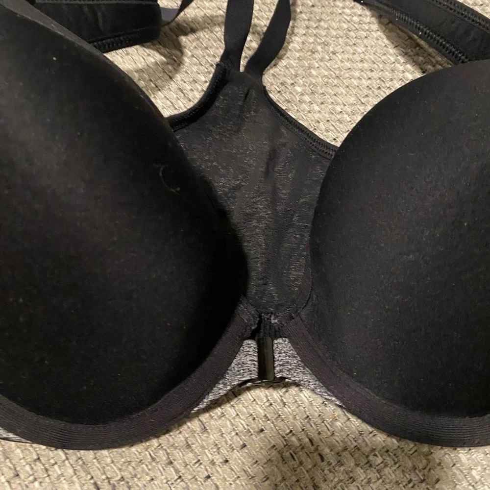 Women's VS Gray Sports Bra - Picture 7 of 8